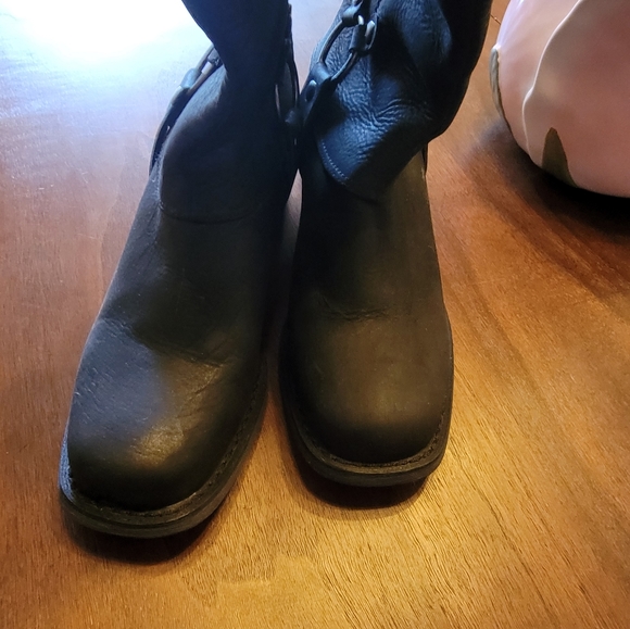 Boots - Picture 5 of 5